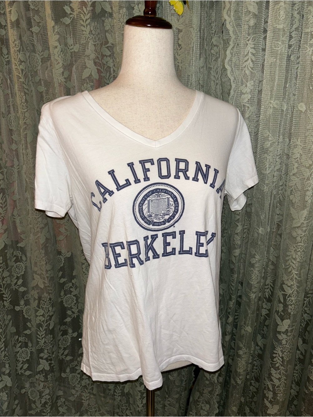 Champion White V-Neck California Berkeley Women’s Graphic Tee XL